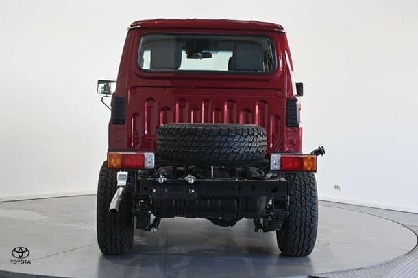 2025 Toyota LC Military GXL image 6