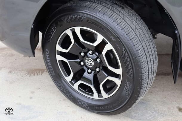 2020 Toyota Hilux 4x4 SR5 image 29