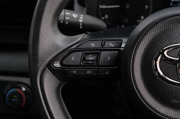2022 Toyota Yaris Ascent Sport image 13