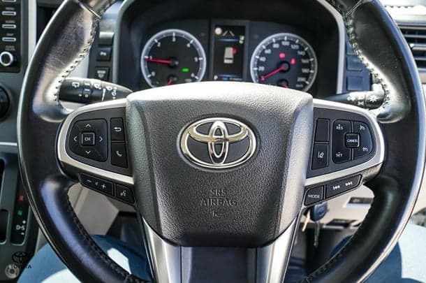 2022 Toyota HIACE SLWB image 12