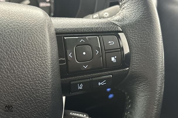 2022 Toyota Hilux SR5 image 24
