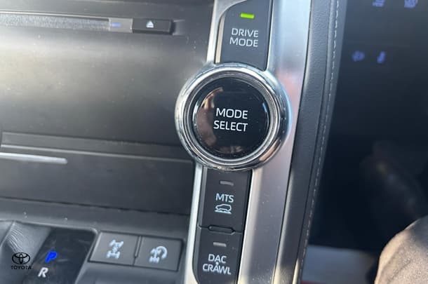2022 Toyota Landcruiser Sahara image 16