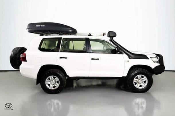 2020 Toyota LANDCRUISER GX image 10