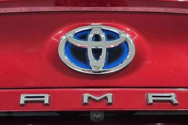 2020 Toyota Camry Hybrid SL image 8