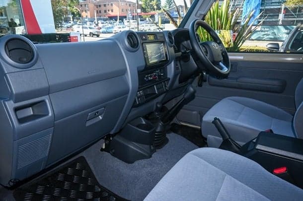 2025 TOYOTA LC Military GXL image 8