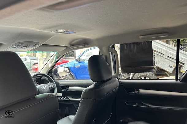 2022 Toyota Hilux 4x4 SR5 image 27