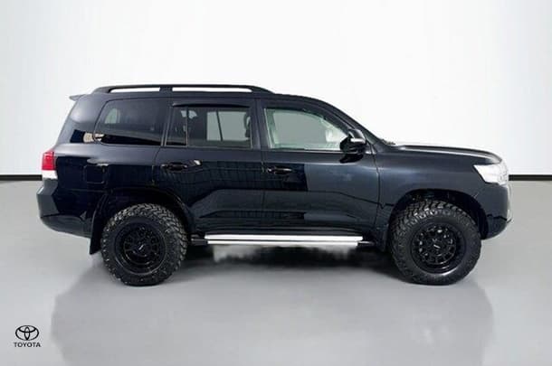 2021 Toyota LANDCRUISER GXL image 10