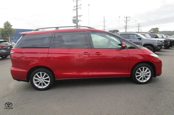 2019 Toyota Tarago GLX image 2