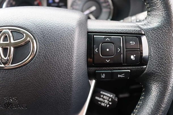 2020 Toyota Hilux 4x4 SR5 image 15