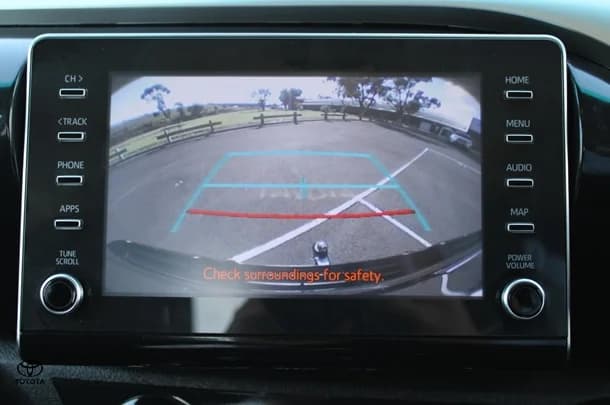 2023 Toyota Hilux 4x4 SR5 image 5