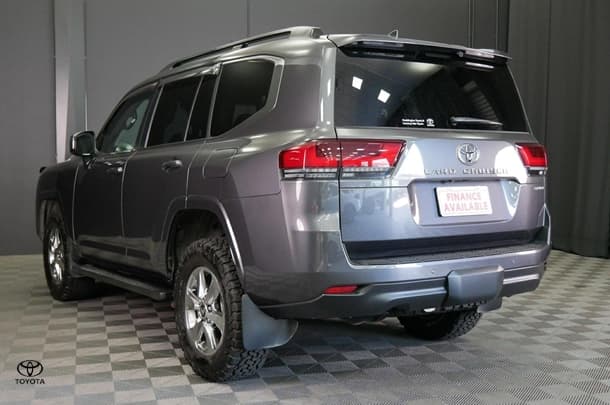 2023 Toyota Landcruiser Sahara image 6