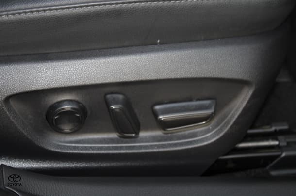2023 Toyota Camry Hybrid SL image 26