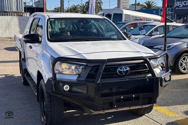 2022 Toyota HiLux 4x4 SR image 3