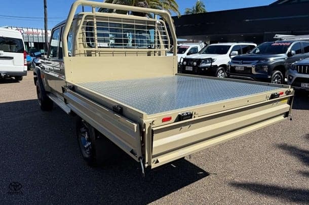 2024 Toyota LC Military GXL image 14