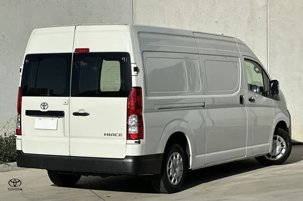 2022 Toyota Hiace SLWB image 10