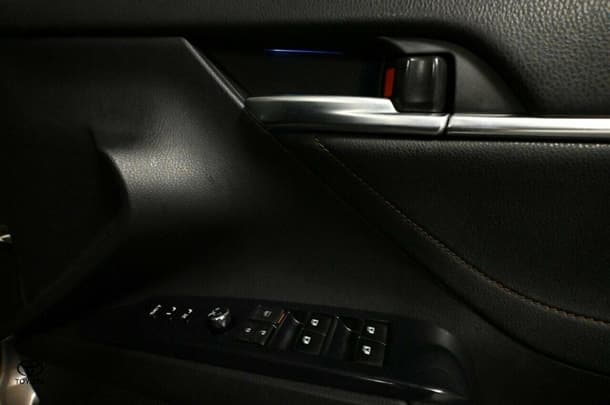 2018 Toyota Camry SL image 12