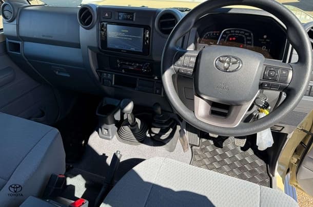 2024 Toyota LC Military GXL image 4