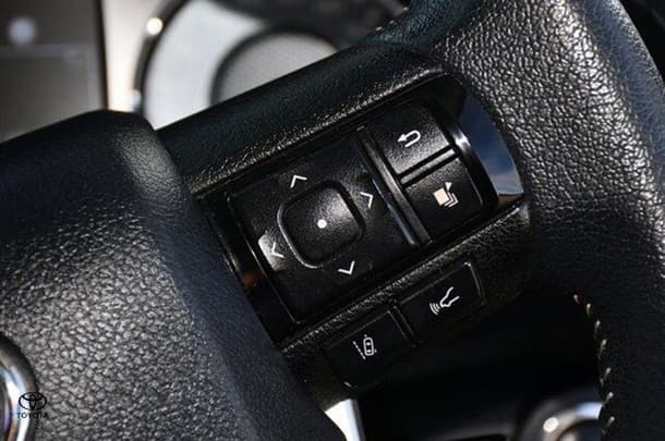 2020 Toyota Hilux SR5 image 14