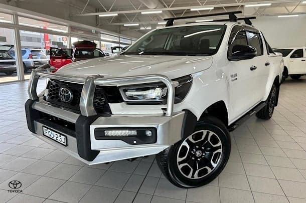 2024 Toyota Hilux SR5 image 2