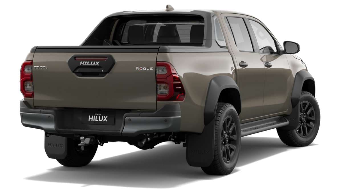 2024 Toyota Hilux 4x4 Rogue 48V Double-Cab Pick-Up image 3