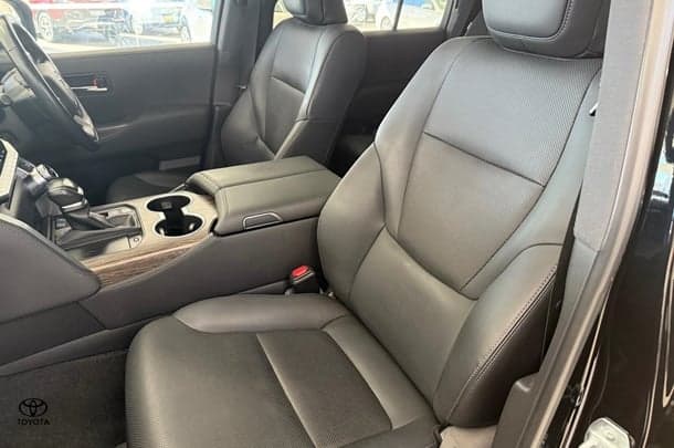 2022 Toyota Landcruiser VX image 14