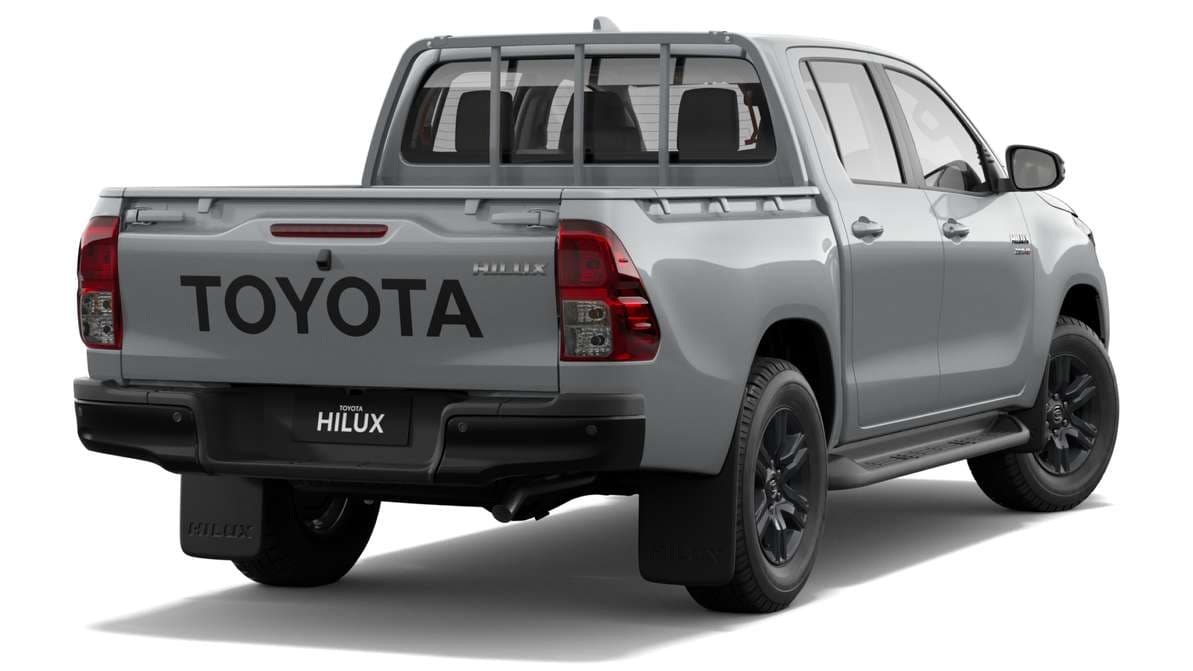 2024 Toyota Hilux 4x4 SR Diesel Double-Cab Pick-Up image 3