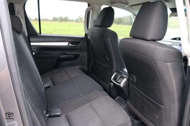 2022 Toyota Hilux 4x4 SR5 image 20