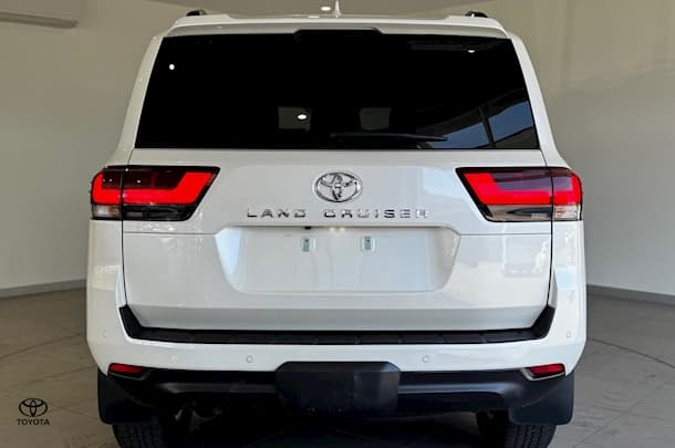 2022 Toyota Landcruiser GXL image 11