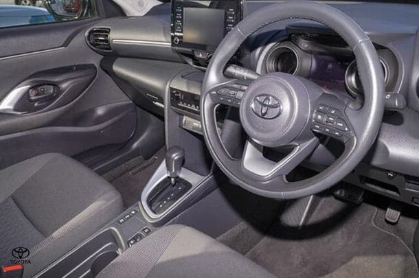 2022 Toyota Yaris Cross Hybrid GX image 6