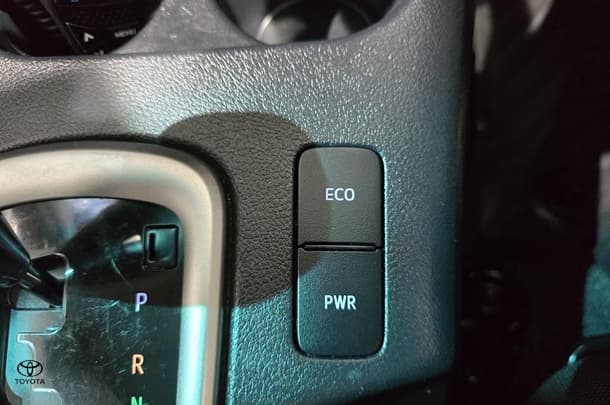 2022 Toyota Hilux SR5 image 25