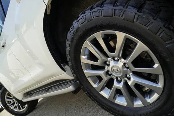 2019 Toyota Prado Kakadu image 4