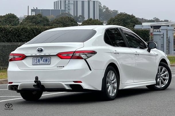 2018 Toyota Camry Hybrid Ascent Sport image 3