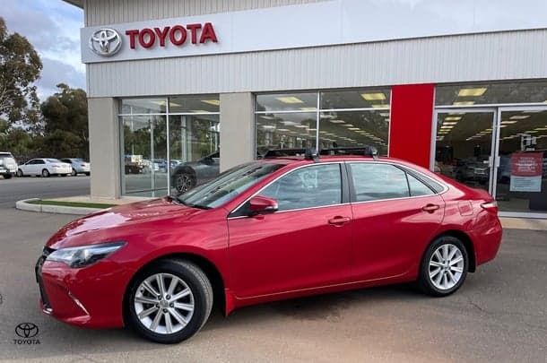 2016 Toyota Camry Atara S image 2