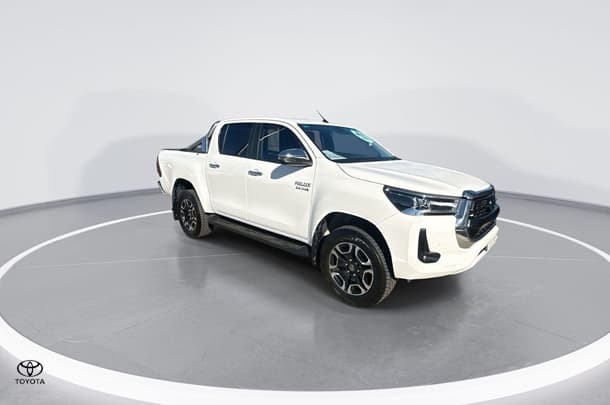 2020 Toyota Hilux SR5 image 2