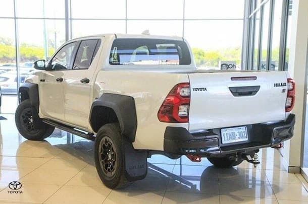 2023 Toyota Hilux GR-SPORT image 2