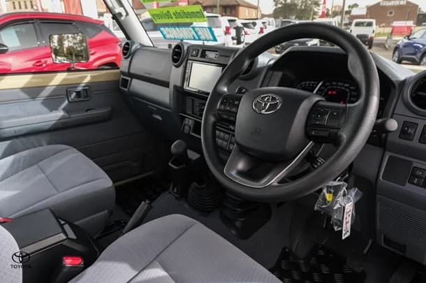 2025 Toyota LC MILITARY GXL image 7