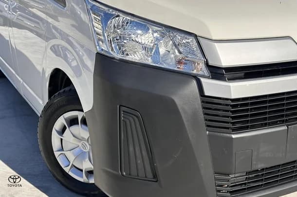 2021 Toyota HiAce LWB image 3