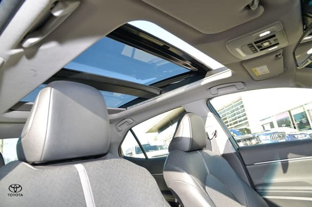 2021 Toyota Camry Hybrid SL image 11