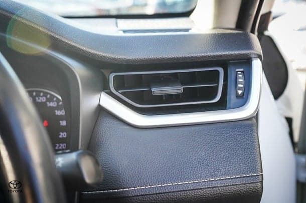 2020 Toyota RAV4 GXL image 14
