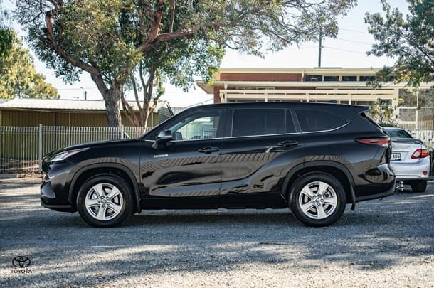 2024 Toyota KLUGER HYBRID GX AWD image 35