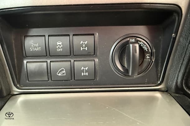 2022 Toyota Prado GXL image 24