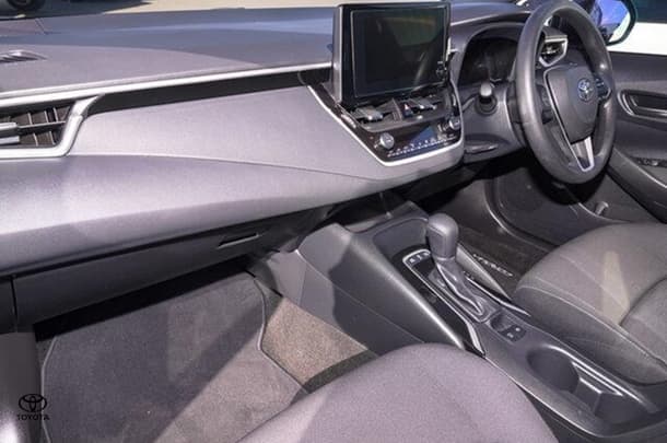 2024 Toyota Corolla Hatch Hybrid Ascent Sport image 9