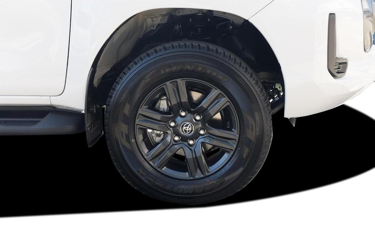 2025 Toyota Hilux SR Auto 4x4 Double Cab image 19
