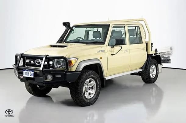 2021 Toyota LANDCRUISER MILITARY GXL image 4