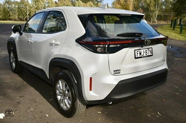 2024 Toyota Yaris Cross Hybrid GX image 2