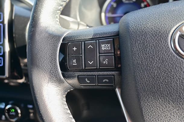 2017 Toyota HILUX SR5 image 17