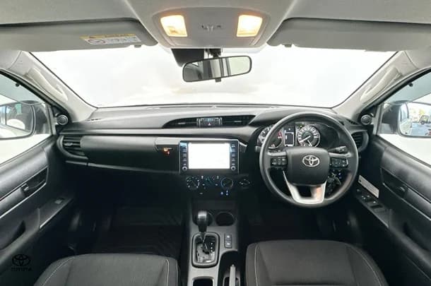 2020 Toyota Hilux SR image 2