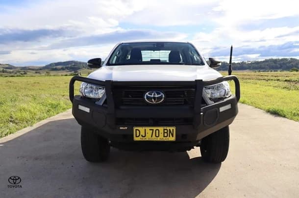 2023 Toyota Hilux 4x4 SR image 2