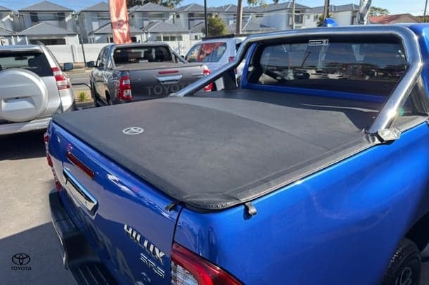 2023 Toyota Hilux 4x4 SR5 image 6