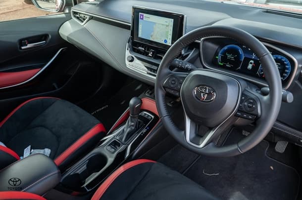 2024 TOYOTA Corolla Hatch Hybrid ZR image 7